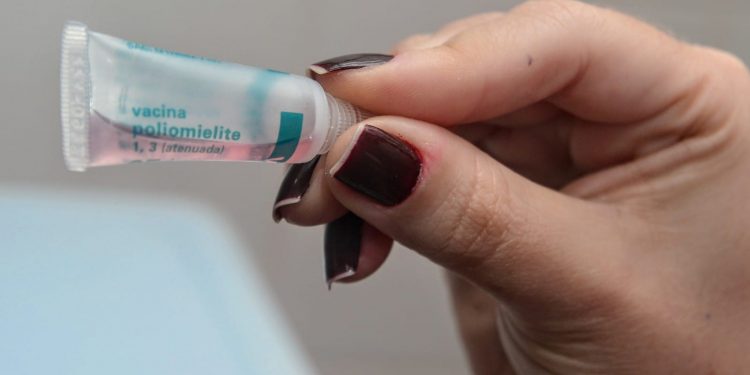 Vacinação contra poliomielite não atinge a meta; cobertura é de apenas 15,75%