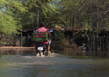 Obra do anel viário causa alagamento e prejudica produtores rurais
