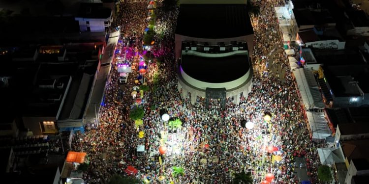 Pingo da Mei Dia 2024: multidão toma as ruas na abertura do Mossoró Cidade Junina