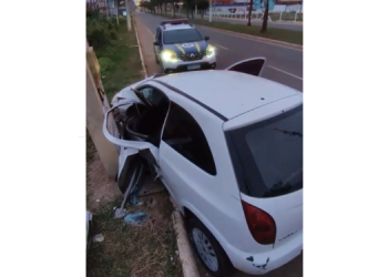 Carro abandonado na contramão é encontrado na João da Escóssia em Mossoró