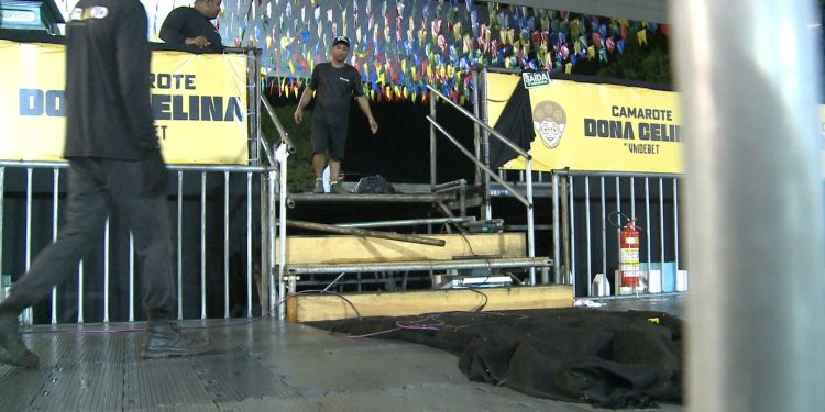 Por orientação do Corpo de Bombeiros, espaço de lounge de camarote privado é desmontado
