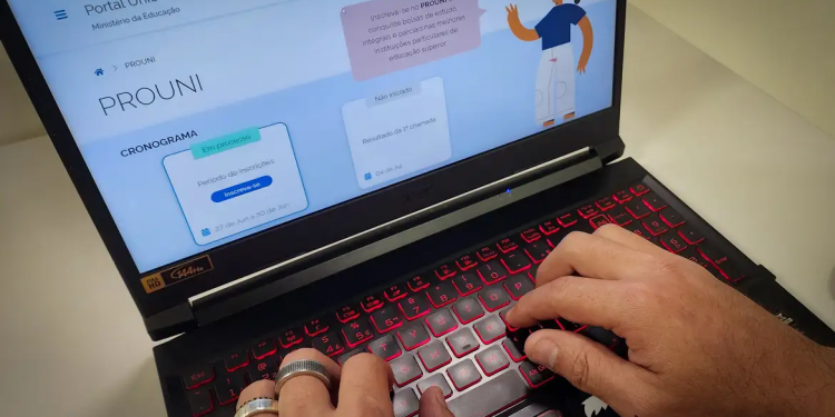 Prouni abre inscrições nesta terça para o segundo semestre