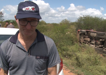 “Primeira vez que tombo um caminhão”, lamenta motorista após 40 anos de profissão