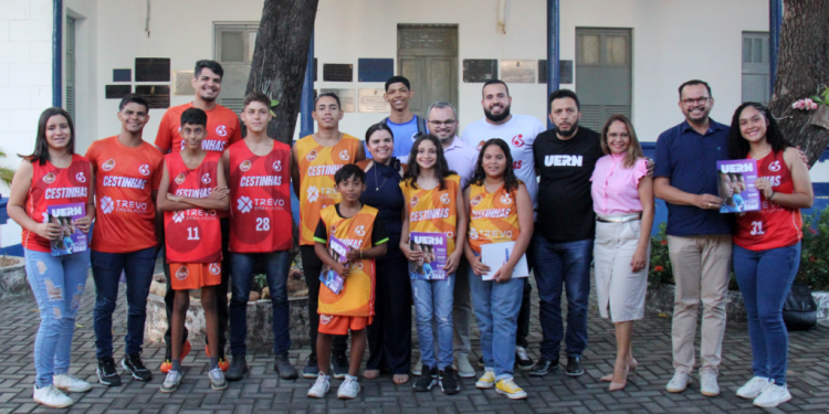 Fuern e Associação Atlética Santa Delmira formalizam parceria no projeto “Cestinhas”