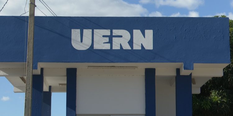 Uern lança edital com 650 vagas para novas turmas de cursos EaD
