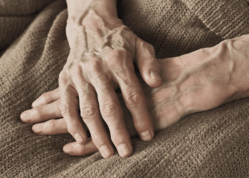 Polícia procura mulher suspeita de roubar R$ 88 mil de idosa em Francisco Dantas