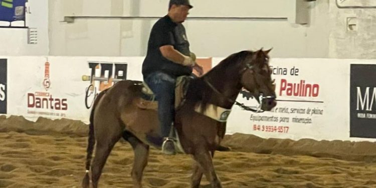 Vaqueiro sofre mal súbito e morre durante competição em Currais Novos