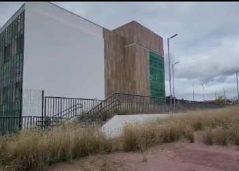 Acesso ao Hospital da Mulher de Mossoró está tomado pelo mato