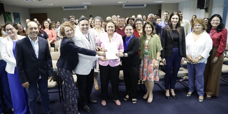 Governo do RN lança programa de fortalecimento à pesquisa na UERN