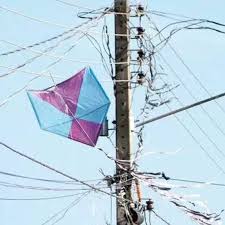 Brincadeira com pipa causa falta de energia em bairros de Mossoró