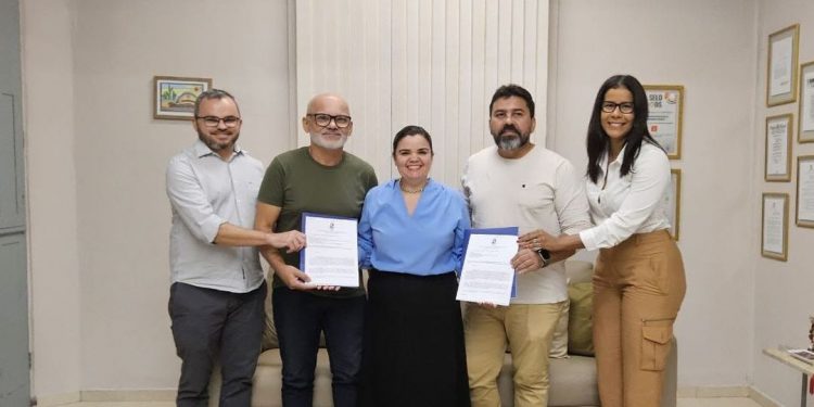 Uern apresenta propostas de reajuste salarial aos professores e técnicos administrativos