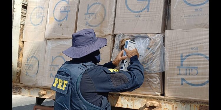 PRF apreende mais de 500 mil maços de cigarros contrabandeados em Mossoró