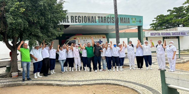 Funcionários da JMT Service entram em greve por atraso no pagamento de salários em Mossoró