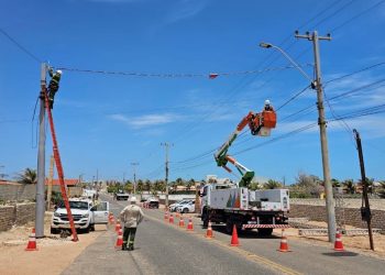 Rede elétrica de Tibau e Grossos ganha novos transformadores e para-raios