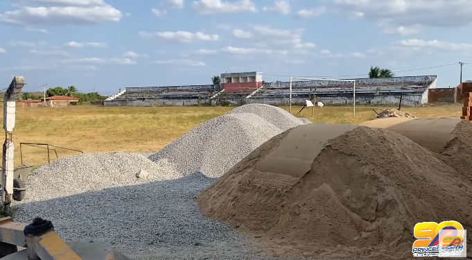 Ex-jogadores se unem para reforma de estádio em Itajá