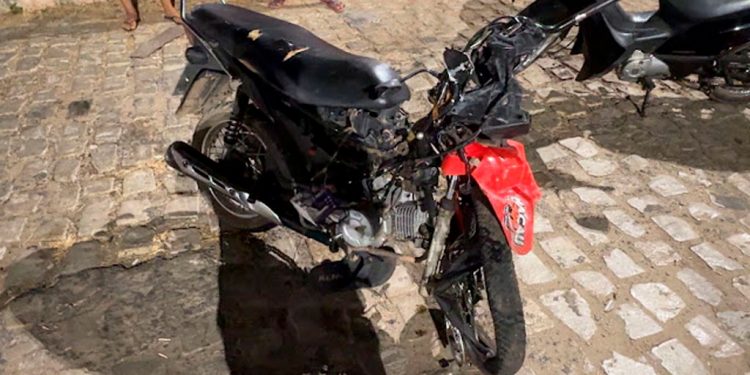 Entregador de 19 anos morre em colisão frontal em Assú; motorista foge sem prestar socorro