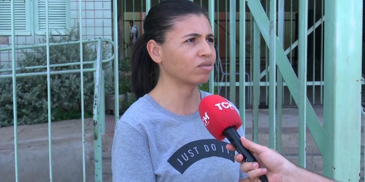 Mãe atípica cobra auxiliar em sala de aula