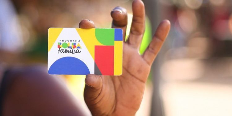 Governo elabora proposta para evitar uso do cartão Bolsa Família em apostas de bets