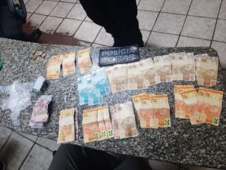 Homem é preso por suspeita de tráfico de drogas em operação da PM no Bairro Santo Antônio