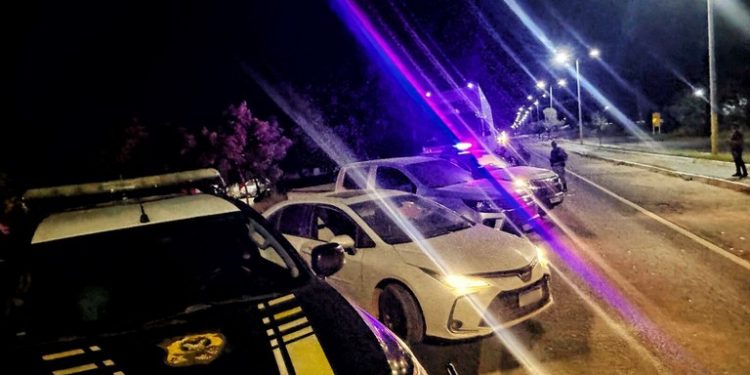 PRF, PM e PC prendem em Apodi/RN dupla que roubou carreta com carga de cerveja na Paraíba