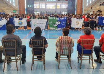 Abertura dos Jerns reúne centenas de alunos no Ginásio Pedro Ciarlini