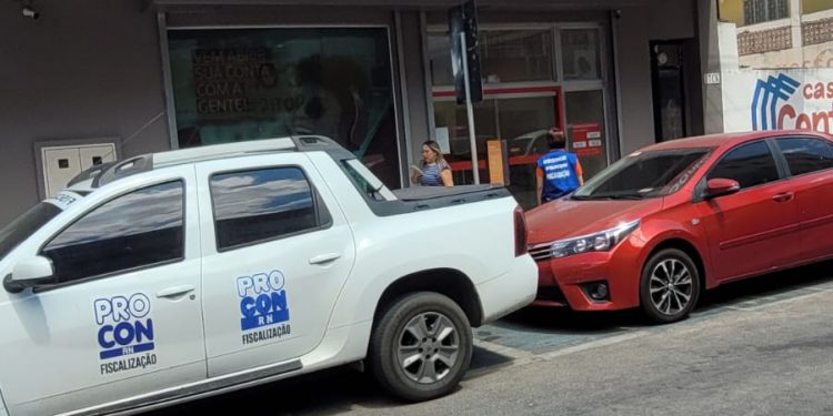 Agência bancária é multada em Mossoró por descumprir lei do tempo de espera