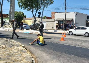 Idosa morre atropelada em semáforo no Abolição 3