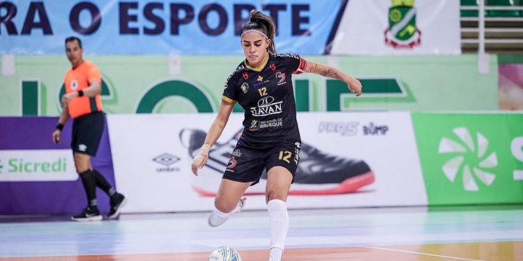 Bella Souza é indicada em lista das melhores jogadoras jovens do mundo