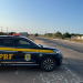 PRF apreende adolescentes, prende homem e recupera veículo roubado
