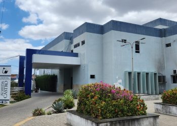 Em 16 de outubro de 1947, era inaugurado o Hospital Maternidade Almeida Castro, unidade que leva o nome do médico Francisco Pinheiro de Almeida Castro, nascido 1858, em Maranguape, no Estado do Ceará.