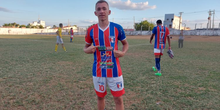 Henrique Nunes brilha e Univap goleia o Parnamirim no retorno do estádio de Apodi ao futebol profissional