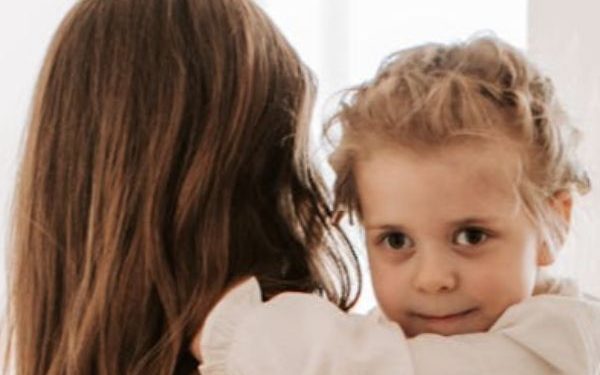 Companhia aérea é condenada a indenizar mãe e filho após voo de conexão partir sem os dois