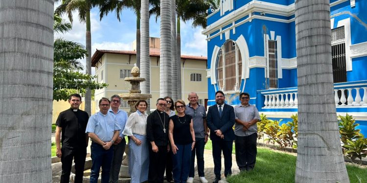 Dom Francisco recebe a neta de Miguel Faustino