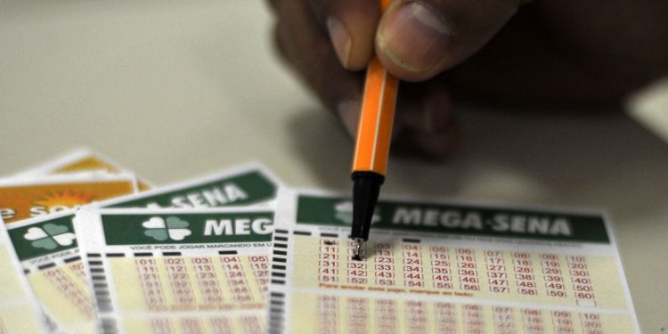Mega-Sena acumula em R$ 18 milhões e sorteio acontece neste sábado (23)