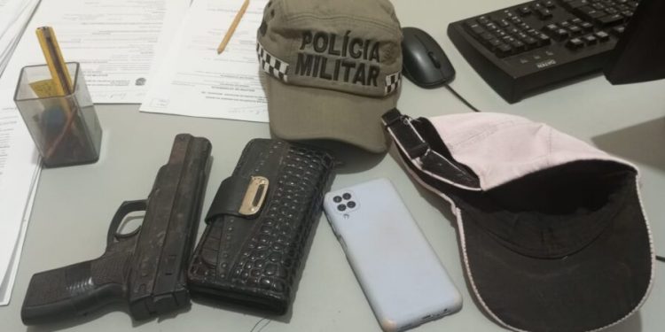 Trio é preso por roubo e sequestro em Mossoró; mulher fingia ser refém, mas confessou envolvimento