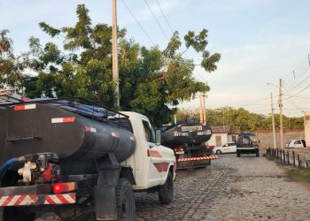 Serviço de caminhões-pipa se torna frequente com falta d’água em Mossoró