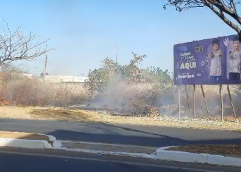Registro de incêndios em terreno baldio tem prejudicado moradores do bairro Aeroporto