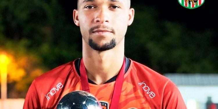 Baraúnas anuncia atacante Mano Walter