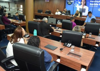 Com presença de apenas quatro vereadores, Câmara realiza audiência para prestação de contas da Saúde