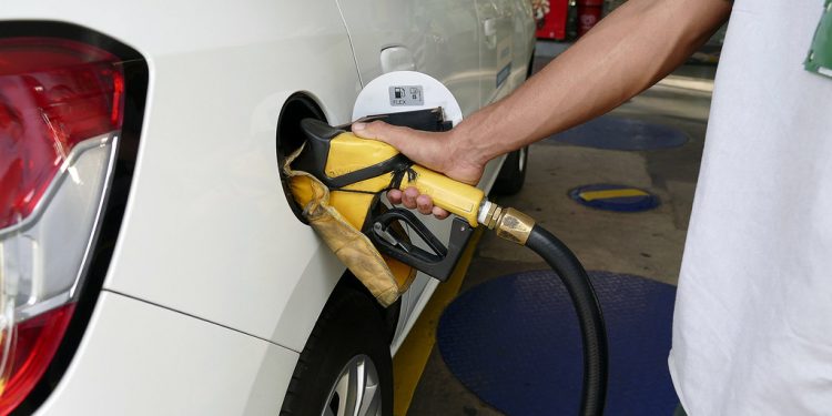 Preços do diesel e da gasolina sobem na refinaria Clara Camarão em Guamaré