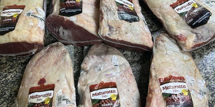 Dois homens são detidos por furto de carne avaliada em cerca de R$ 1 mil