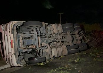 Acidente envolvendo caminhões e veiculo deixa uma pessoa morta na BR-304