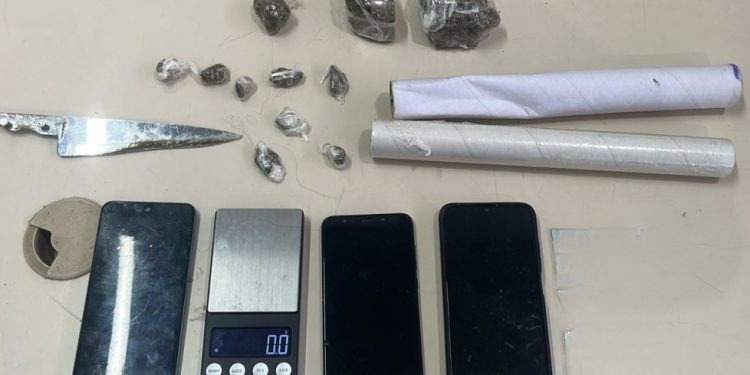 DENARC prende mãe e filho por tráfico de drogas em Mossoró durante operação policial