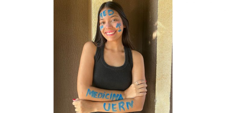 “Vai ser um propósito de vida”, declara estudante nota 1000 aprovada em Medicina