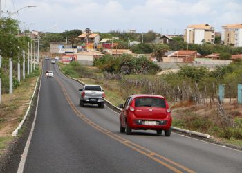 Governadora entrega restauração da rodovia Tibau-Grossos