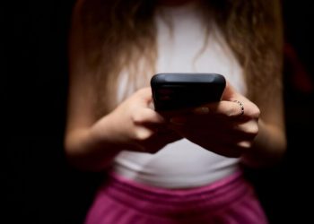 Mulher é condenada por praticar calúnia contra vítimas em redes sociais