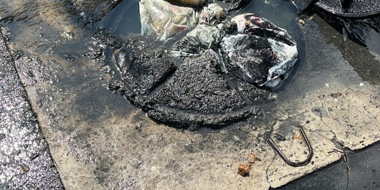 Caern alerta para o risco de abrir tampas de bueiros durante alagamentos