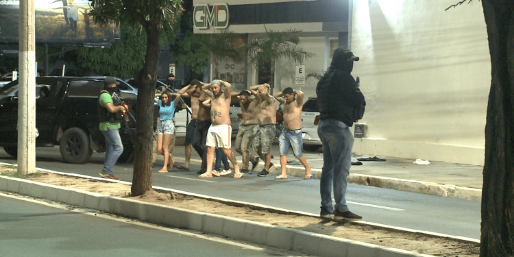 Forças de segurança realizam exercícios simulados em Mossoró