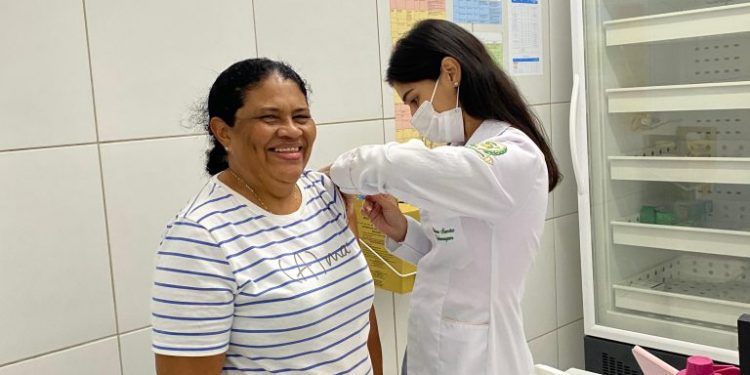 Uern retoma vacinações na Faculdade de Enfermagem