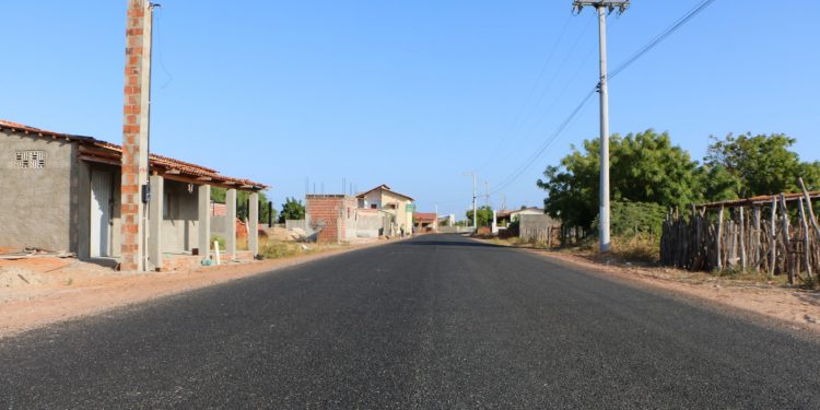 Governadora se reúne com setor turístico e salineiro e inaugura estrada durante agenda em Mossoró